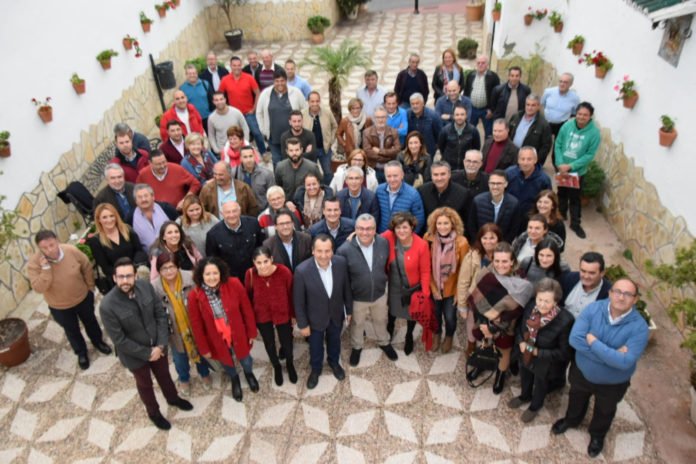 El cabeza de lista del PSOE por Málaga al parlamento andaluz, José Luis Ruiz Espejo, ha mantenido un encuentro comarcal en La Viñuela con dirigentes y representantes del PSOE en la Axarquía.