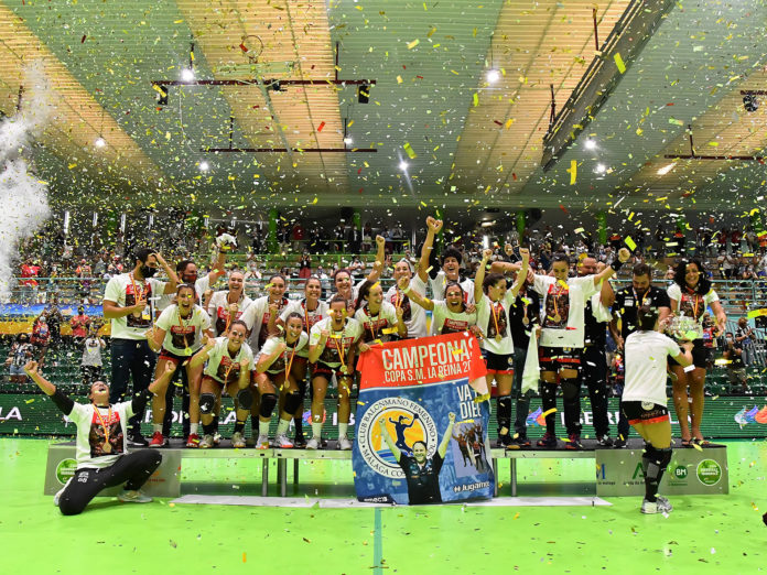 El equipo malagueño se proclama campeón de la Copa de la Reina y suma el primer título de su historia. El equipo malagueño se proclama campeón de la Copa de la Reina y suma el primer título de su historia. /Club Balonmano Femenino Rincón Fertilidad.