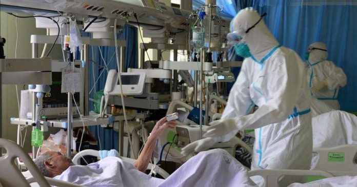 andalucia-covid19 Hay 73 hospitalizaciones menos y 13 pacientes salen de la UCI.