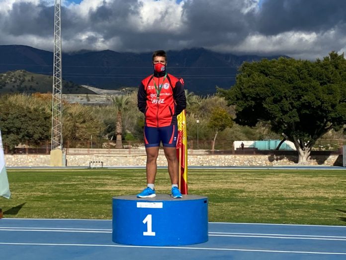 medallas de plata en el nacional de lanzamientos largos para el Atletismo Vélez-Málaga