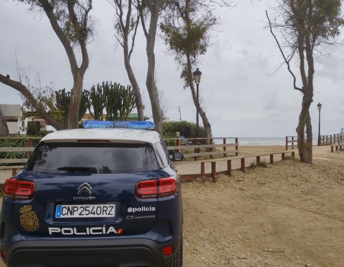 Marbella-Policia La rotura de cristales en mitad de la noche despertó a los habitantes mientras dormían.