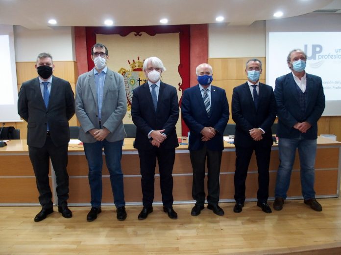 Salvador González ha señalado que todos los colegios profesionales coinciden en la búsqueda de un modelo de desarrollo sostenible a través del progreso social y equilibrado y del crecimiento económico y sostenible.