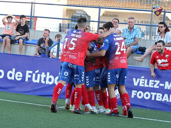 udtorredelmar El cuadro rojillo comenzó enchufado en el encuentro, frente a la intensidad y dureza mostrada por el Marbella FC