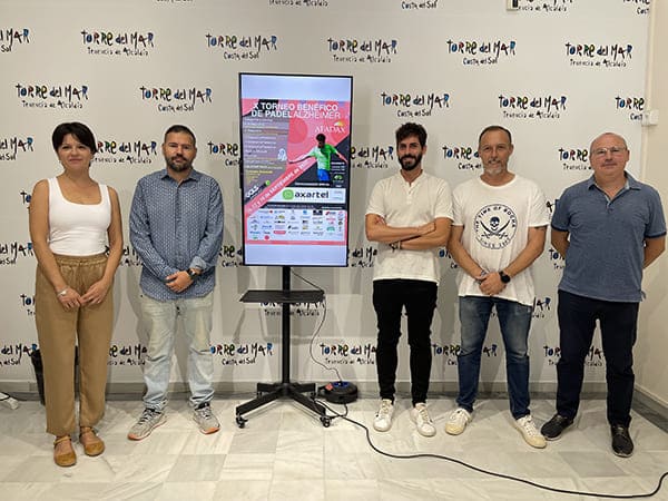 padel-axarquia-afadax cada año llegan a participar en torno a las 70, 80 parejas participantes