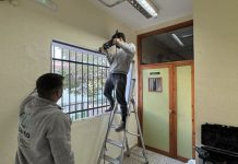 Sustitución de las ventanas del Colegio Joaquín Herrera de Nerja  La acción supone una inversión total de 12.683,81 euros, financiada con recursos municipales.
