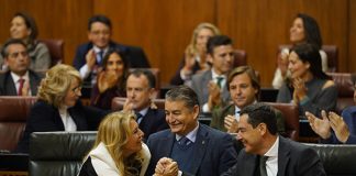 El presidente de la Junta indica que las cuentas andaluzas para 2025 generan estabilidad, credibilidad y confianza en Andalucía.