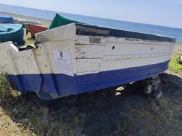 Desde el área de Playas se han iniciado la limpieza y acondicionamiento anual de los varaderos municipales que seguirá con el del núcleo de Rincón de la Victoria.