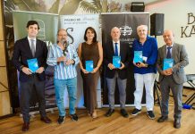 Rincón de la Victoria entrega el XXXII Premio de Poesía In Memoriam Salvador Rueda a Jaime Mesquida El autor de la obra recibió el galardón dotado con 3.000 euros de premio.
